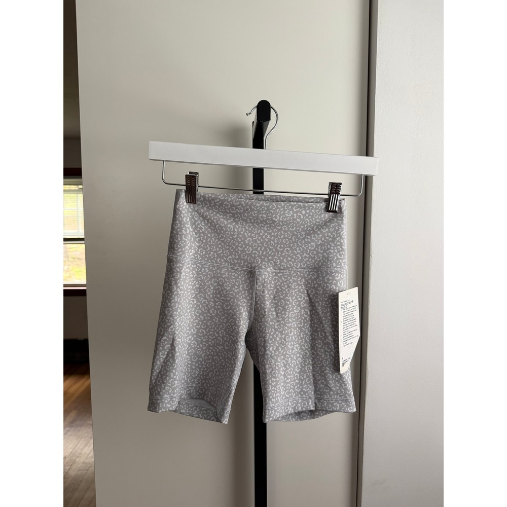 NWT Lululemon Wunder Train High-Rise Shorts 6"‎ – Size 4 – Leopard Daisy